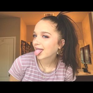 Meet your Posher, Addison